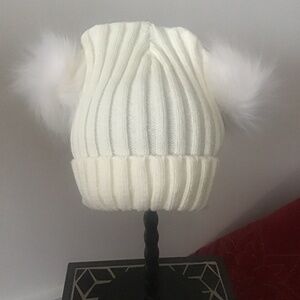 Cream wide rib double pom beanie hat nwot